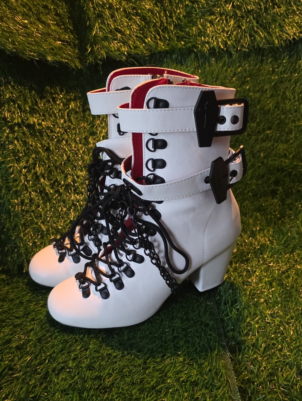Vivika 128 DEMONIA White Vegan ZipUp BOOTIES Size 5
